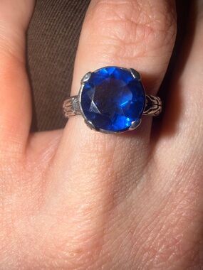 ✨ Vintage Braided Sterling Silver & Radiant Azure Gemstone ✨sz7